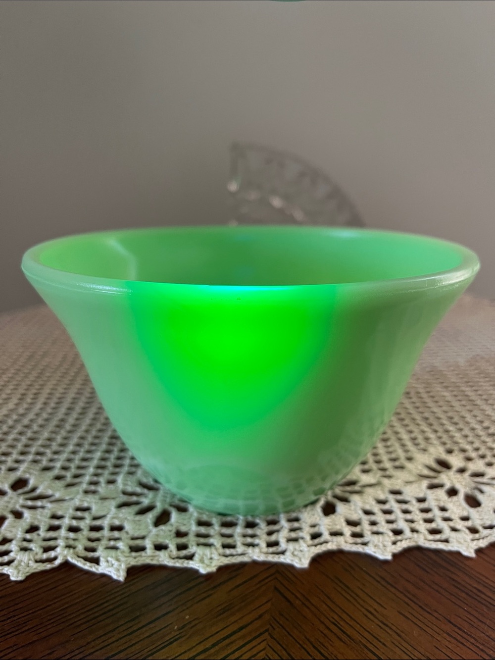 VTG McKee Jadeite Nesting Bell Bowl Mixing Serving MCM Jadite Green Uranium Glow